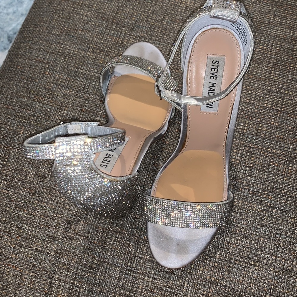 Gently Loved Steve Madden Carrson -R Heels - Picture 8 of 8